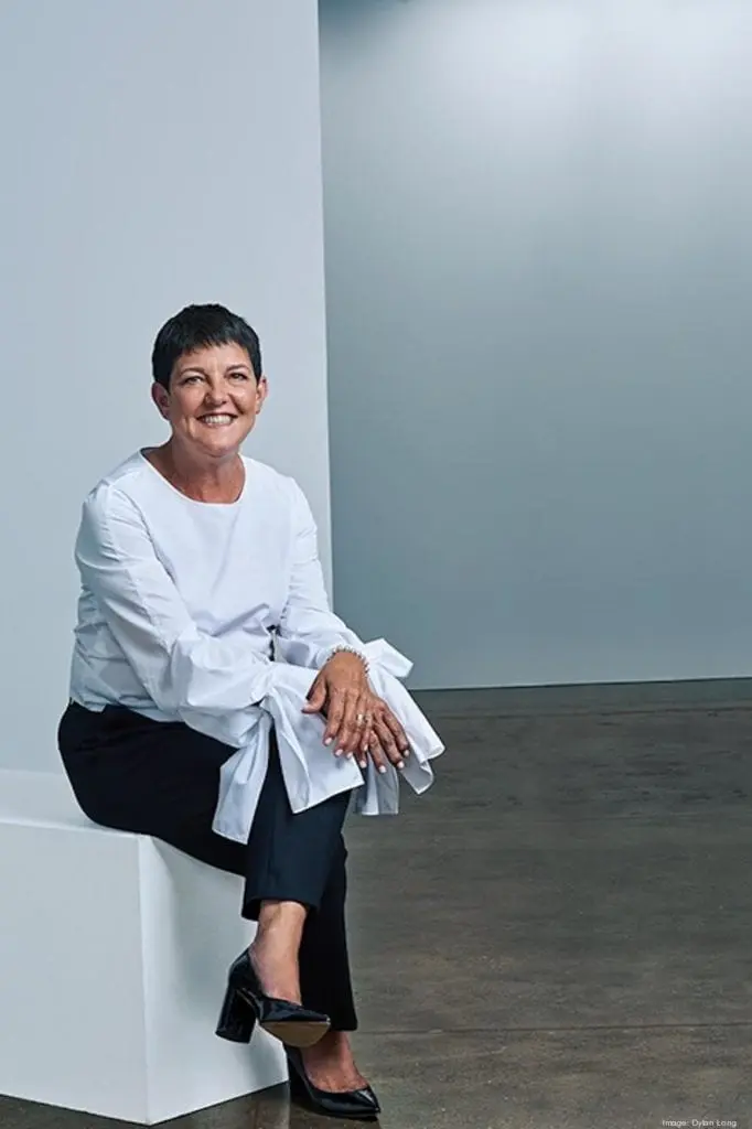 julieannthurlow900xx889-1334-156-0