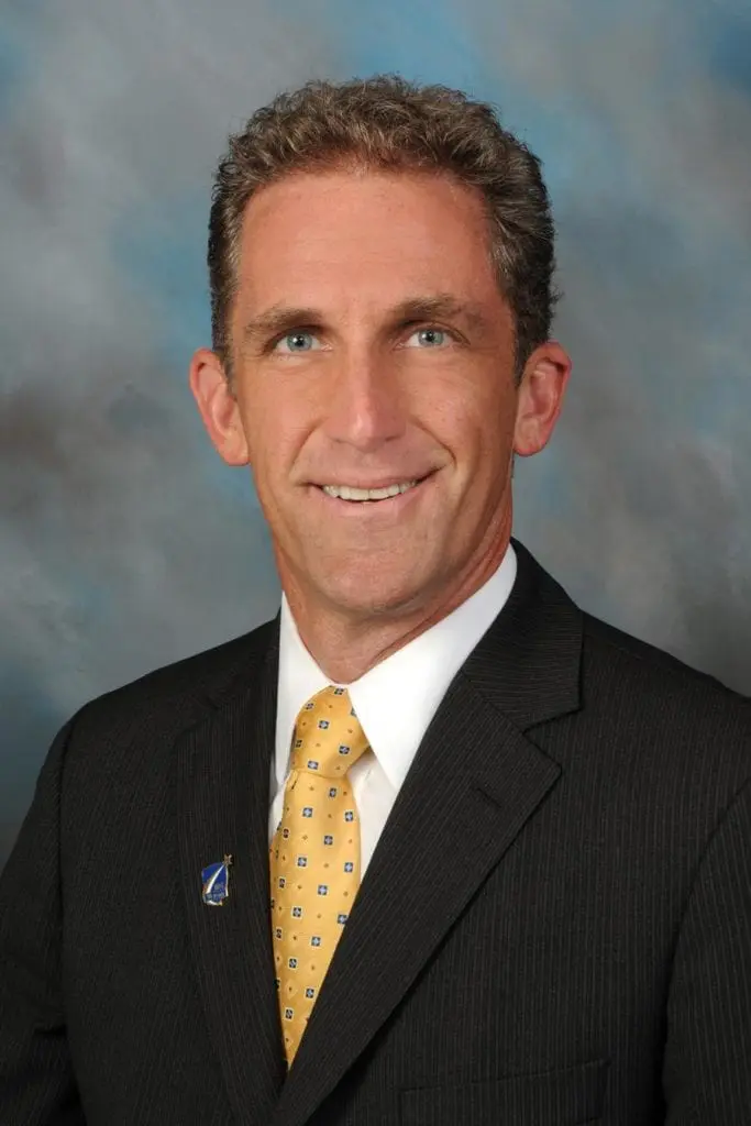 lane-glenn-10-yr900xx1000-1500-100-0