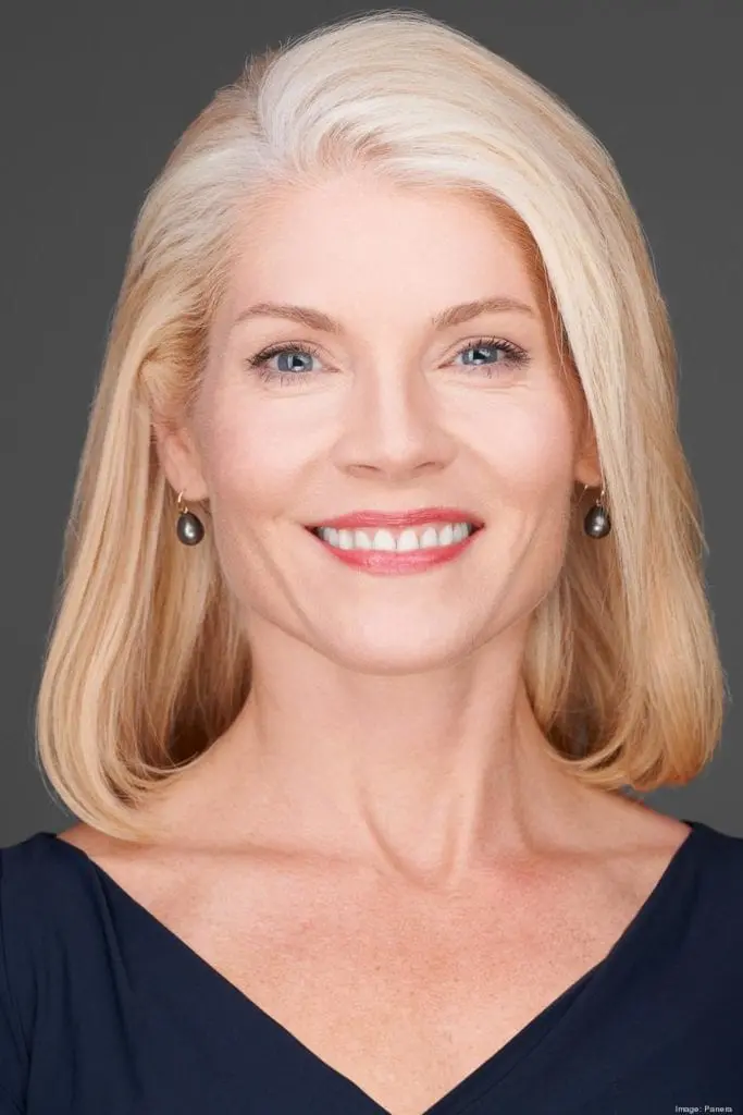 lauren-cody-headshot900xx1754-2631-436-0