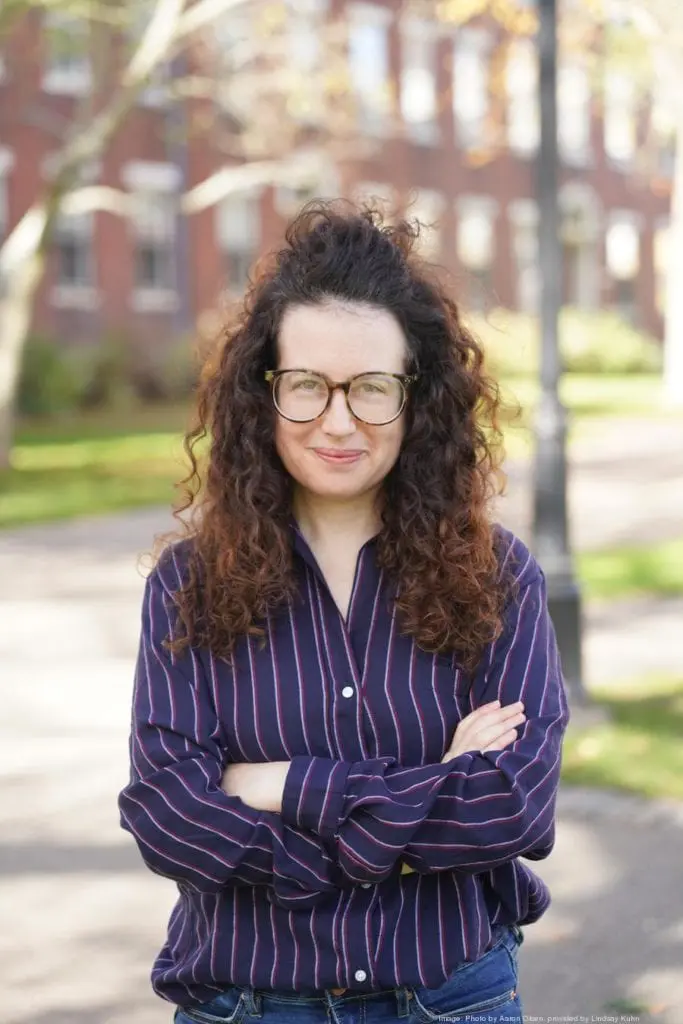 lindsay-kuhn900xx5301-7952-2-0