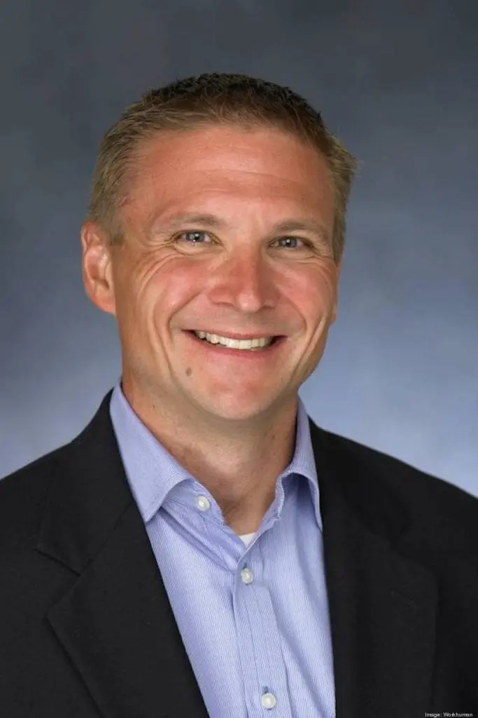 shopper-scott-dussalt-15900xx1043-1564-79-0