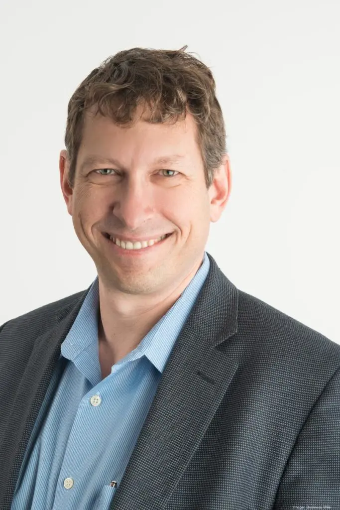 talheadshotcolor900xx3194-4791-319-0