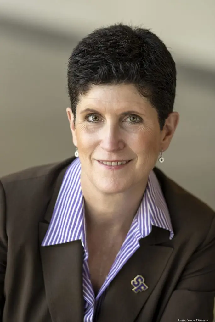 mahoney-headshot900xx1400-2100-72-0