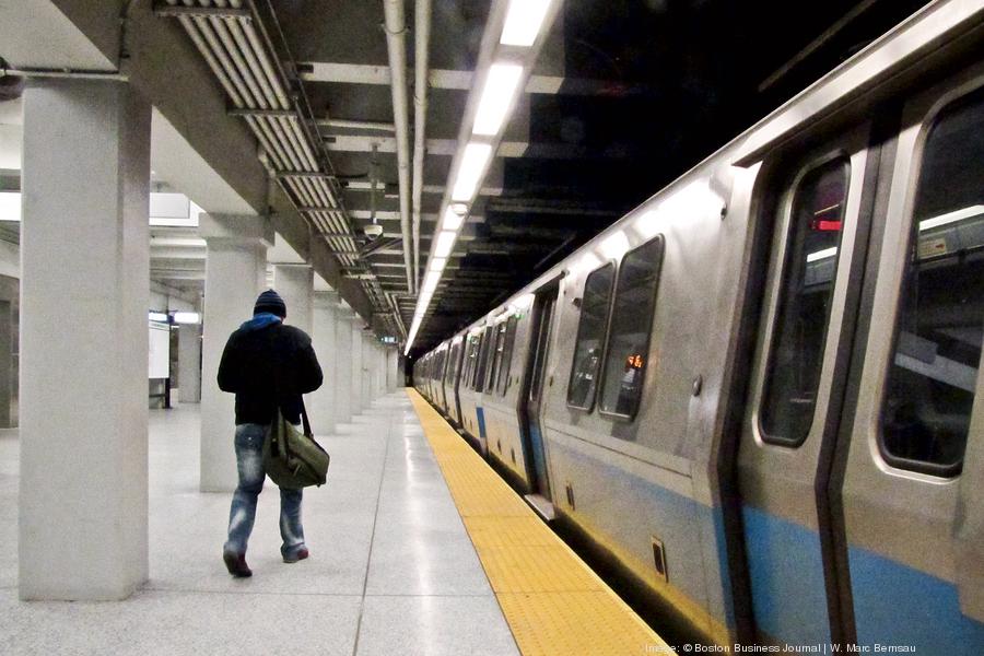 blue-line-at-government-centerweb900xx2025-1350-0-85