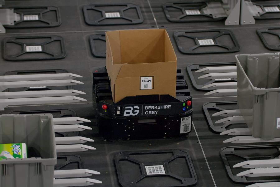 bg-robotic-omnichannel-fulfillmentflexbot-with-order900xx3240-2160-300-0