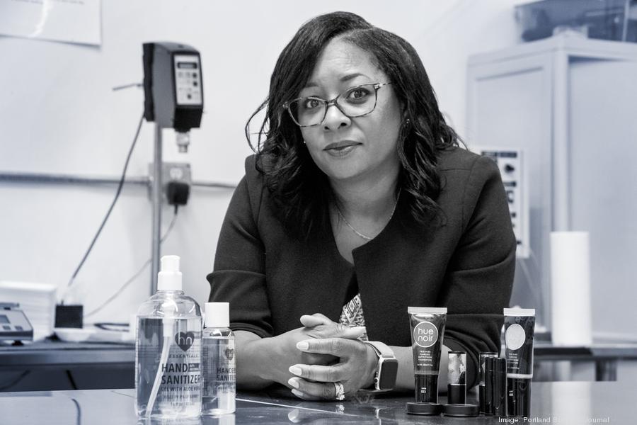 hue-noir-paula-hayes-2020-1688900xx5472-3648-0-0