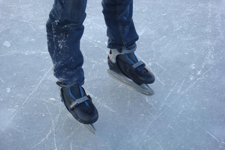 ice-skating-7051851920900xx1920-1280-0-0