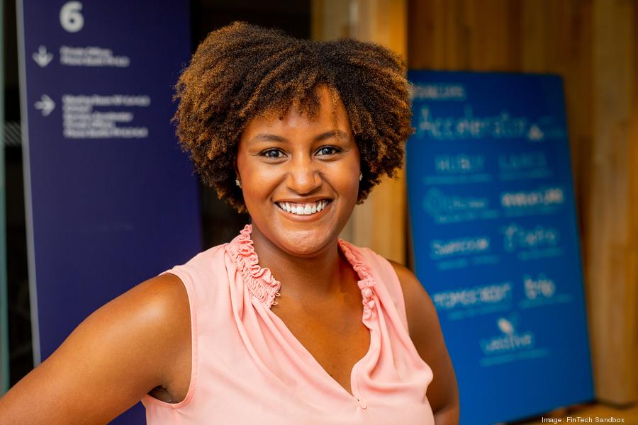 kelly-fryer-headshot900xx5376-3584-0-128