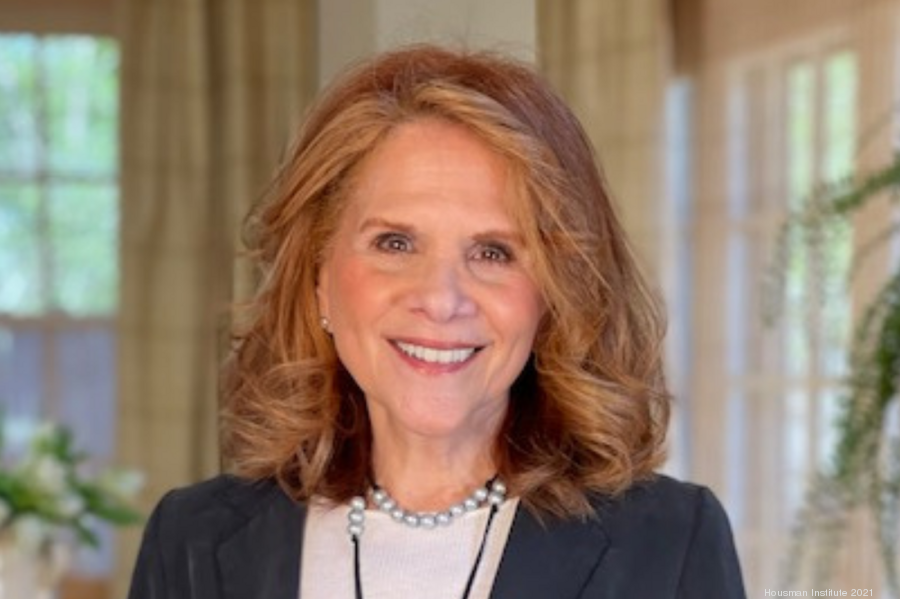 donna-housman-headshot900xx1001-667-100-0