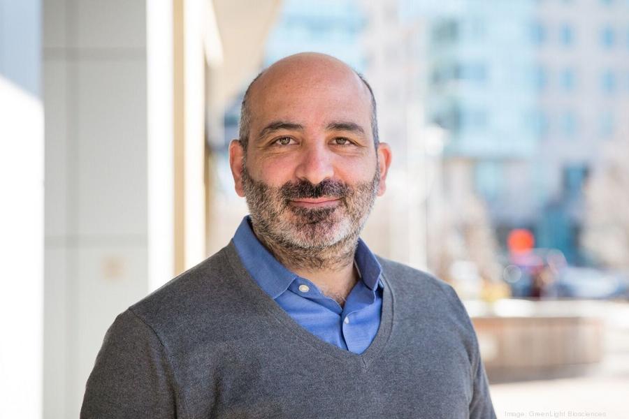 zarurandreyheadshot900xx1440-960-80-0