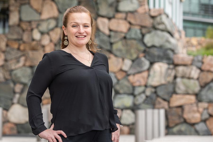 elizabeth-oday-03900xx5672-3779-0-147