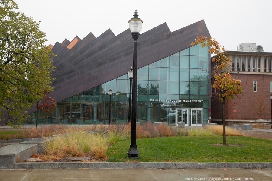 umass-amherst-07900xx6483-4322-96-0