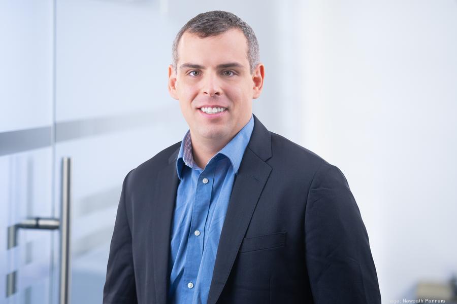 thomas-cahill-headshot900xx6009-4012-0-246