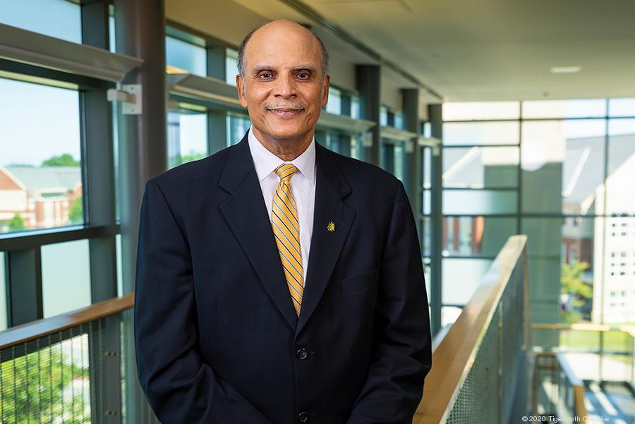 tm76019-chancellor-harold-l-martin-030-b900xx994-664-119-15