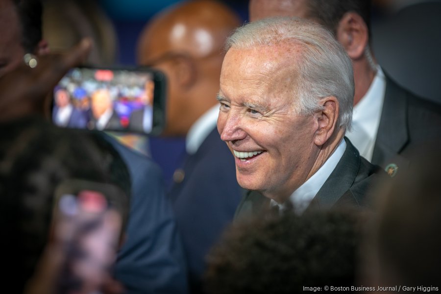 president-biden-logan-airport-26900xx5976-3984-12-0
