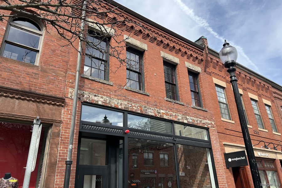 Newbury Street building sells for 30% over last price