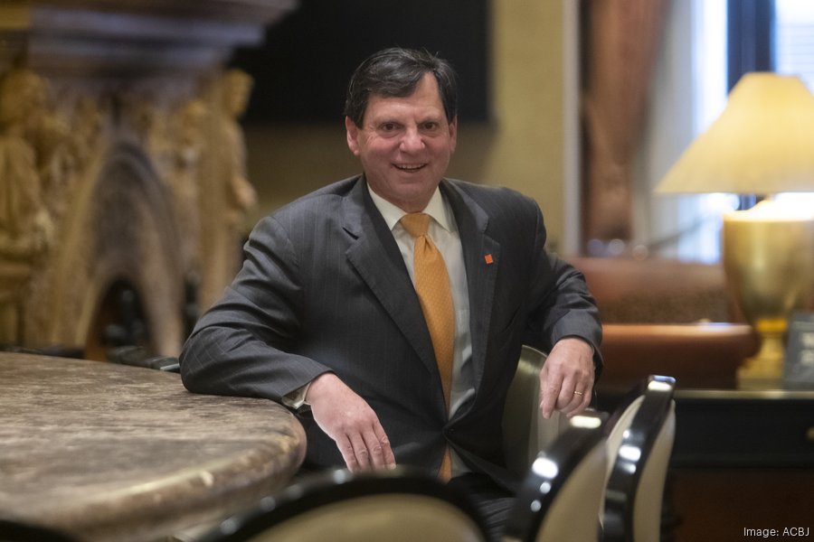 Sen. Warren probes former Fiserv CEO after stock plunge